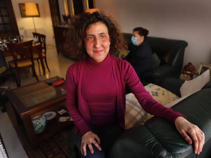 Alicia Redondo, diagnosticada de càncer de còlon al novembre, a casa seva, a Terrassa.