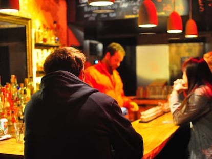 Barra de Capital Spirits, bar especializado en baijiu, en Pekín.