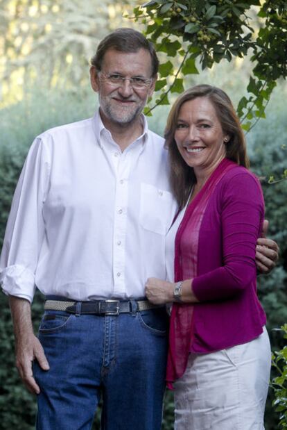 Mariano Rajoy junto a su esposa, Elvira Fernández, <i>Viri,</i> en septiembre de 2011.