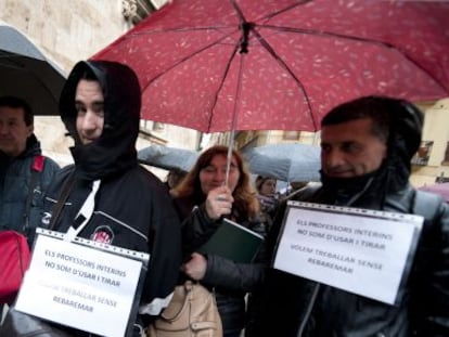 Concentraci&oacute;n de profesores interinos ante el Palau de la Generalitat.