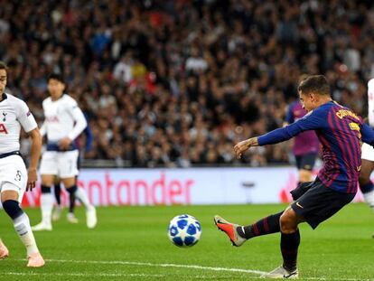 Coutinho, en el momento de marcar el primer gol del Barça.