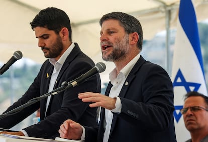 El ministro de Finanzas israelí, Bezalel Smotrich, habla en una rueda de prensa, este jueves.