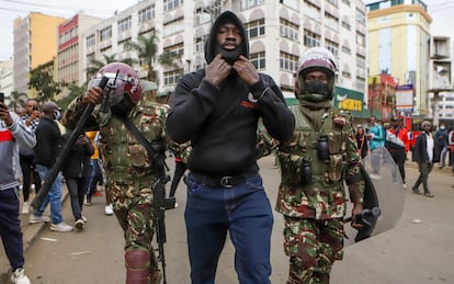 Brutalidad policial durante las protestas en Kenia África