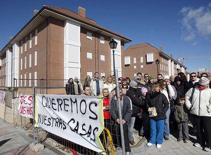 Acampada de propietarios de pisos en Arroyomolinos.