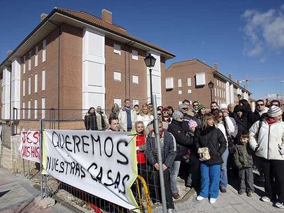 Acampada de propietarios de pisos en Arroyomolinos.