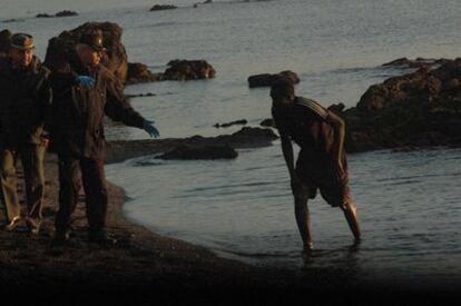 Civil guard officers attend to one of the around 100 would-be immigrants who attempted the sea crossing.