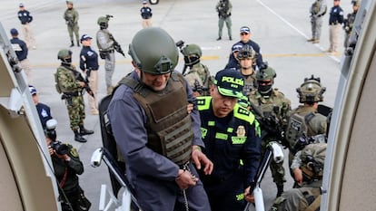 Otoniel aborda un avión para ser extraditado a los Estados Unidos