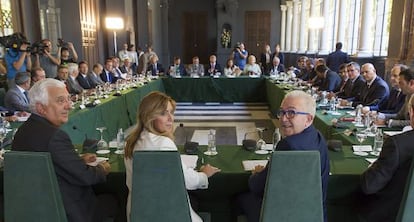 Susana D&iacute;az, durante la reuni&oacute;n este lunes con los empresarios. 