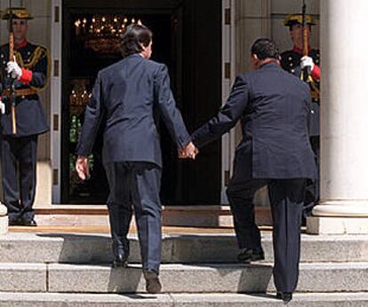 Mubarak y Aznar, a la entrada de La Moncloa