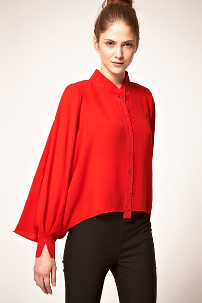 Blusa roja de Vero Moda. Precio: 73,98 euros.