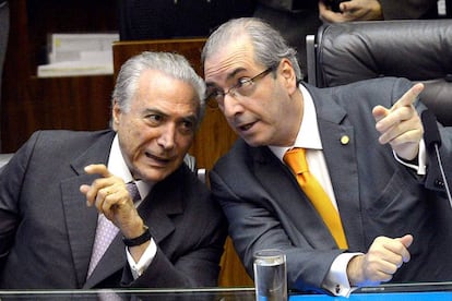 Michel Temer (left) speaking with then-speaker Eduardo Cunha.