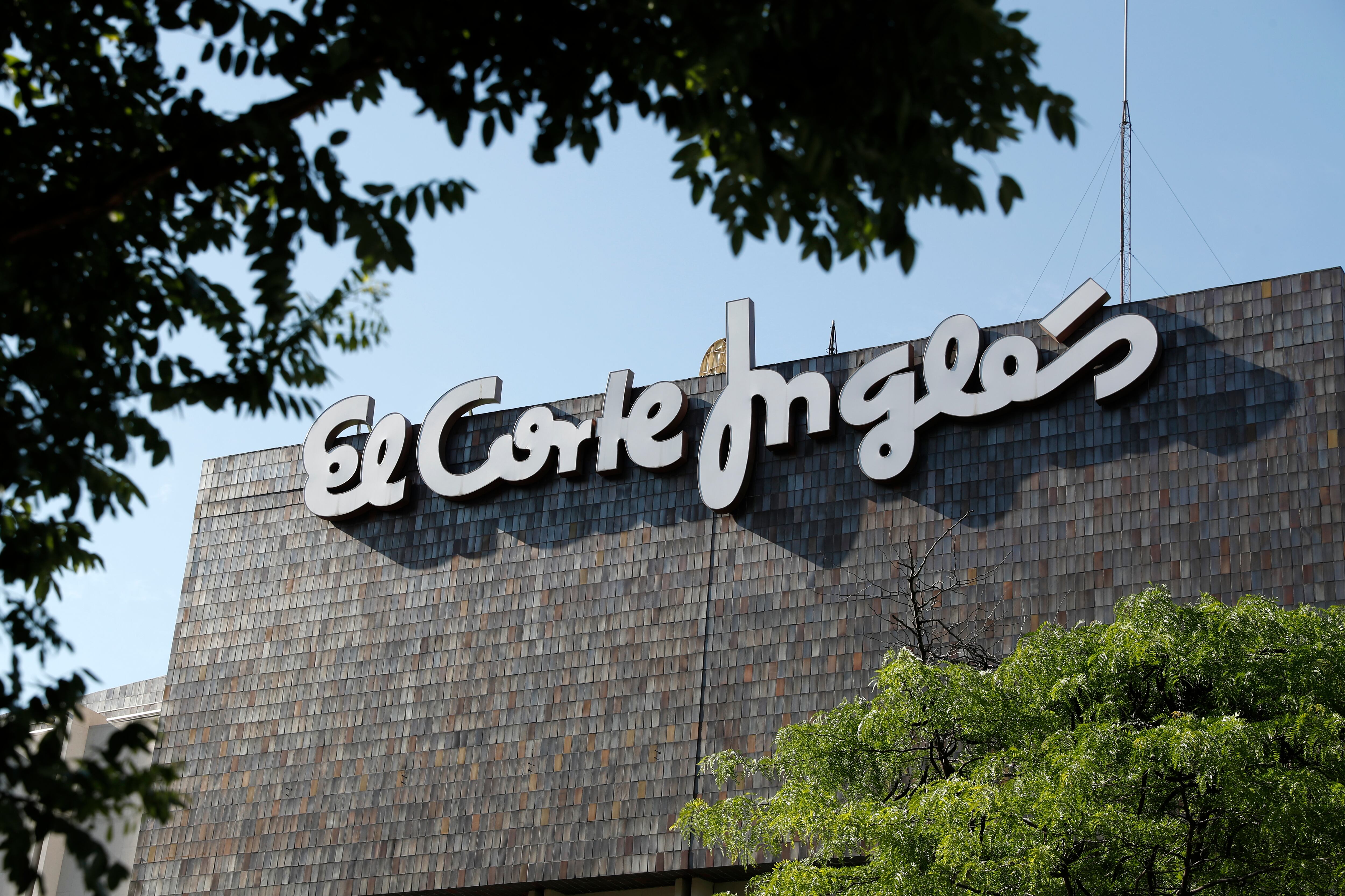 Exterior de un gran almacén de El Corte Inglés.