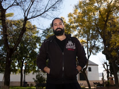 Ángel Castellano, de 38 años y con silicosis complicada, el jueves en Montemayor (Córdoba).