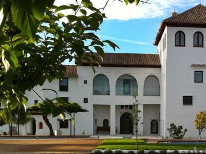 Fachada del hotel Darabenaz, situado al sur de Granada. 