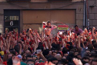 PAMPLONA, SPAIN - JULY 06: (EDITORS NOTE: Image contains nudity) Revellers enjoy the atmosphere during the opening day or 'Chupinazo' of the San Fermin Running of the Bulls fiesta on August 6, 2016 in Pamplona, Spain. The annual Fiesta de San Fermin, made famous by the 1926 novel of US writer Ernest Hemmingway entitled 'The Sun Also Rises', involves the daily running of the bulls through the historic heart of Pamplona to the bull ring. (Photo by Pablo Blazquez Dominguez/Getty Images)