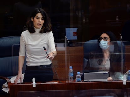 La portavoz de Unidas Podemos en la Asamblea de Madrid, Isa Serra, interviene durante un pleno de la Asamblea de Madrid celebrado el pasado febrero.