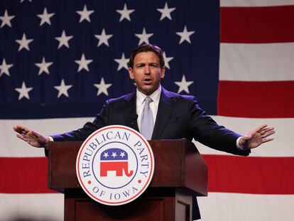 Ron DeSantis habla en la Cena Lincoln anual del Partido Republicano en Iowa, en 2023.