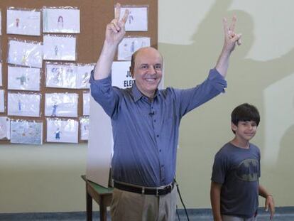 El candidato a la alcald&iacute;a de S&atilde;o Paulo Jos&eacute; Serra, en el colegio electoral.