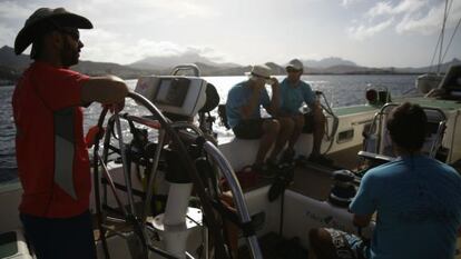La tripulación del Pakea Bizkaia a su llegada al archipiélago de Cabo Verde el pasado viernes