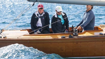 El rey Juan Carlos, en un entrenamiento de la flota 6mR hace dos años en Sanxenxo.