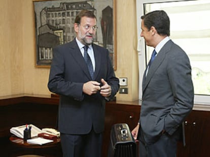 Mariano Rajoy y Eduardo Zaplana, ayer, en La Moncloa.