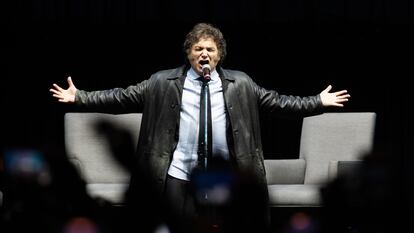 El presidente de Argentina, Javier Milei, en la presentación de su libro 'Capitalismo, socialismo y la trampa neoclásica' en el Luna Park de Buenos Aires.