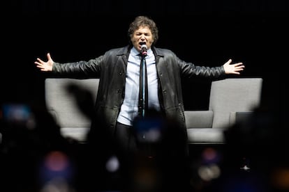 El presidente de Argentina, Javier Milei, en la presentación de su libro 'Capitalismo, socialismo y la trampa neoclásica' en el Luna Park de Buenos Aires.