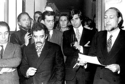 Desde la izquierda: Juan García Hortelano, Carlos Barral, Gabriel García Márquez, Mario Vargas Llosa, Isabel Mirete, Salvador Clotas y J. M. Castellet, en 1970.
