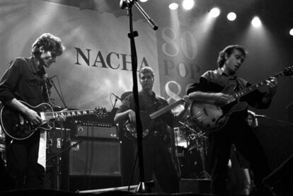 Concierto de Nacha Pop en Madrid en octubre de 1988 en Jácara Plató. Desde la izquierda, Antonio Vega, Carlos Brooking y Nacho García Vega