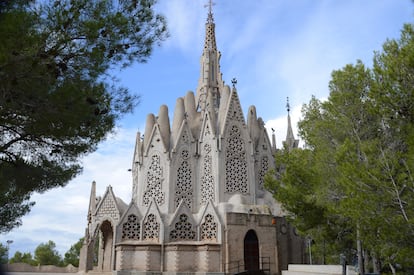En Montferri, localidad de apenas 400 habitantes, se encuentra una de las obras más singulares de Jujol: la ermita de la Mare de Déu de Montserrat.