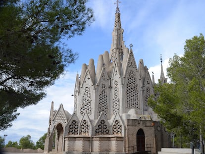 En Montferri, localidad de apenas 400 habitantes, se encuentra una de las obras más singulares de Jujol: la ermita de la Mare de Déu de Montserrat.