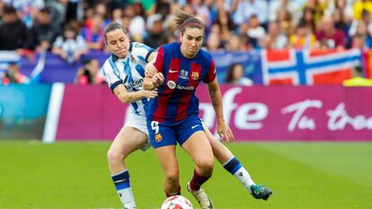 Mariona conduce el balón ante Arnaiz este domingo en la final de la Copa de la Reina en La Romareda (Zaragoza).