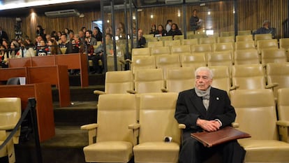 Luciano Benjamín Menéndez escucha en 2015 la condena a cadena perpetua por el secuestro de tres estudiantes peronistas en 1976, en Córdoba.