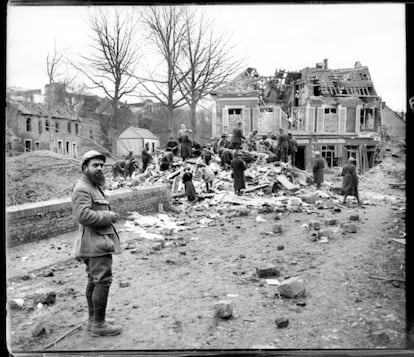 19 de marzo de 1917. Roye, Francia (nota manuscrita del autor sobre el negativo de vidrio).