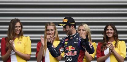 Ricciardo celebra su victoria en Spa.