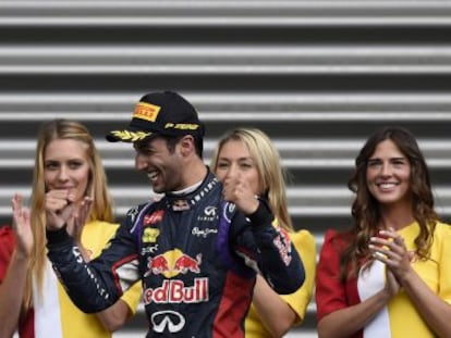 Ricciardo celebra su victoria en Spa.