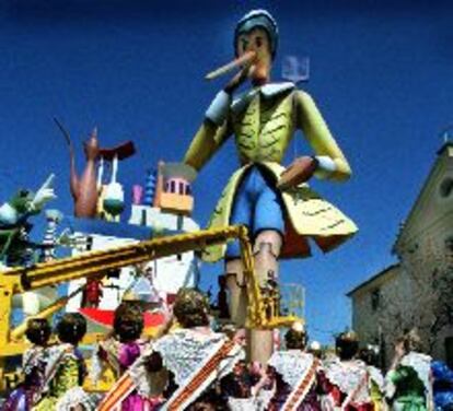 La imponente figura de Pinocho en la falla de Na Jordana, en Valencia.