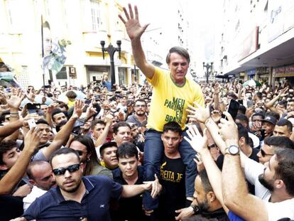 Jair Bolsonaro, momentos antes de sofrer um atentado durante a campanha em Juiz de Fora (MG).