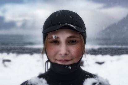 Solmoy Austbo, de Noruega, posa para un retrato en Unstad, Islas Lofoten (Noruega).