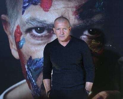 Antonio Banderas in front of a billboard advertising the series 'Genius: Picasso' in Madrid.