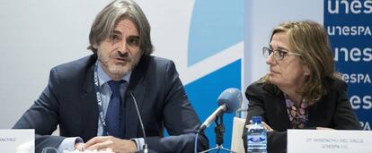 José Antonio Sánchez, director general de ICEA, junto con Mirenchu del Valle, secretaria general de Unespa.