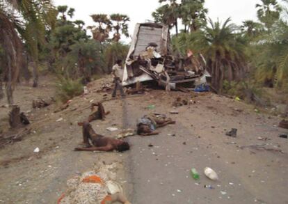 La guerrilla maoísta ha explosionado un artefacto al paso de un autobús matando al menos a 40 personas.