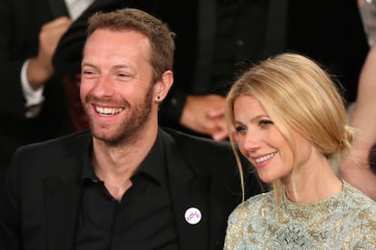 Chris Martin y Gwyneth Paltrow, en los Globos de Oro de 2014, en Los Ángeles, California.
