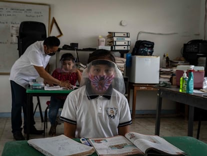 Alumnos de la escuela Emiliano Zapata en el municipio de Candelaria (Campeche), en México, en abril de 2021.