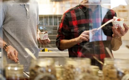 Preparación de helados en Mistura, en Madrid.