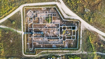 Vista aérea de la excavación del edificio palacial.