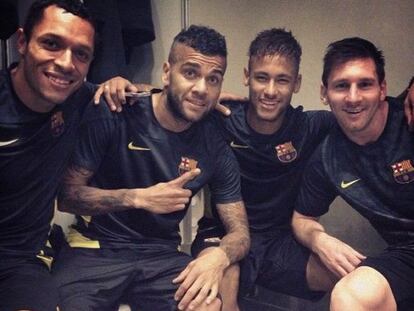 Adriano, Alves, Neymar e Messi, em uma foto de Facebook.