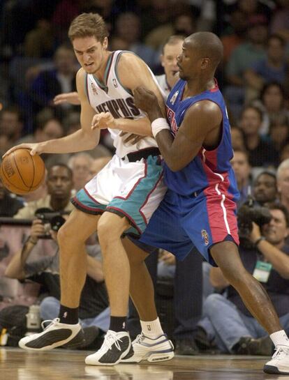 Sudebut en la NBA, ante Robinson (1 de noviembre de 2001).