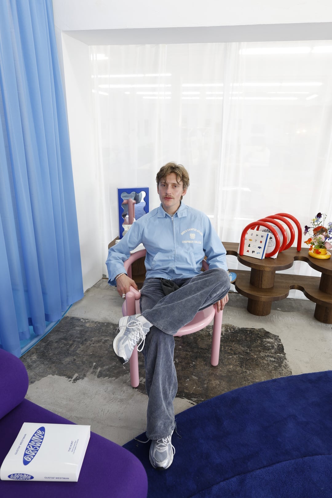 Gustaf Westman, el diseñador que trabaja para IKEA y vive en un apartamento de 30 metros cuadrados: “Con solo una copa se puede trasformar una habitación entera”