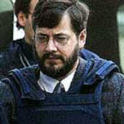 Marc Dutroux es conducido ante un tribunal belga en enero de 2003.